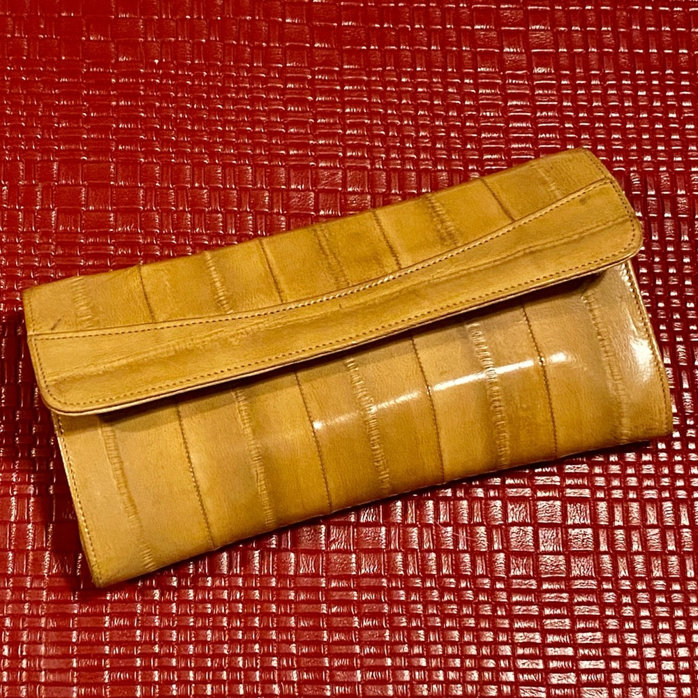VINTAGE LEE SANDS 100% EEL SKIN TRIFOLD WALLET
